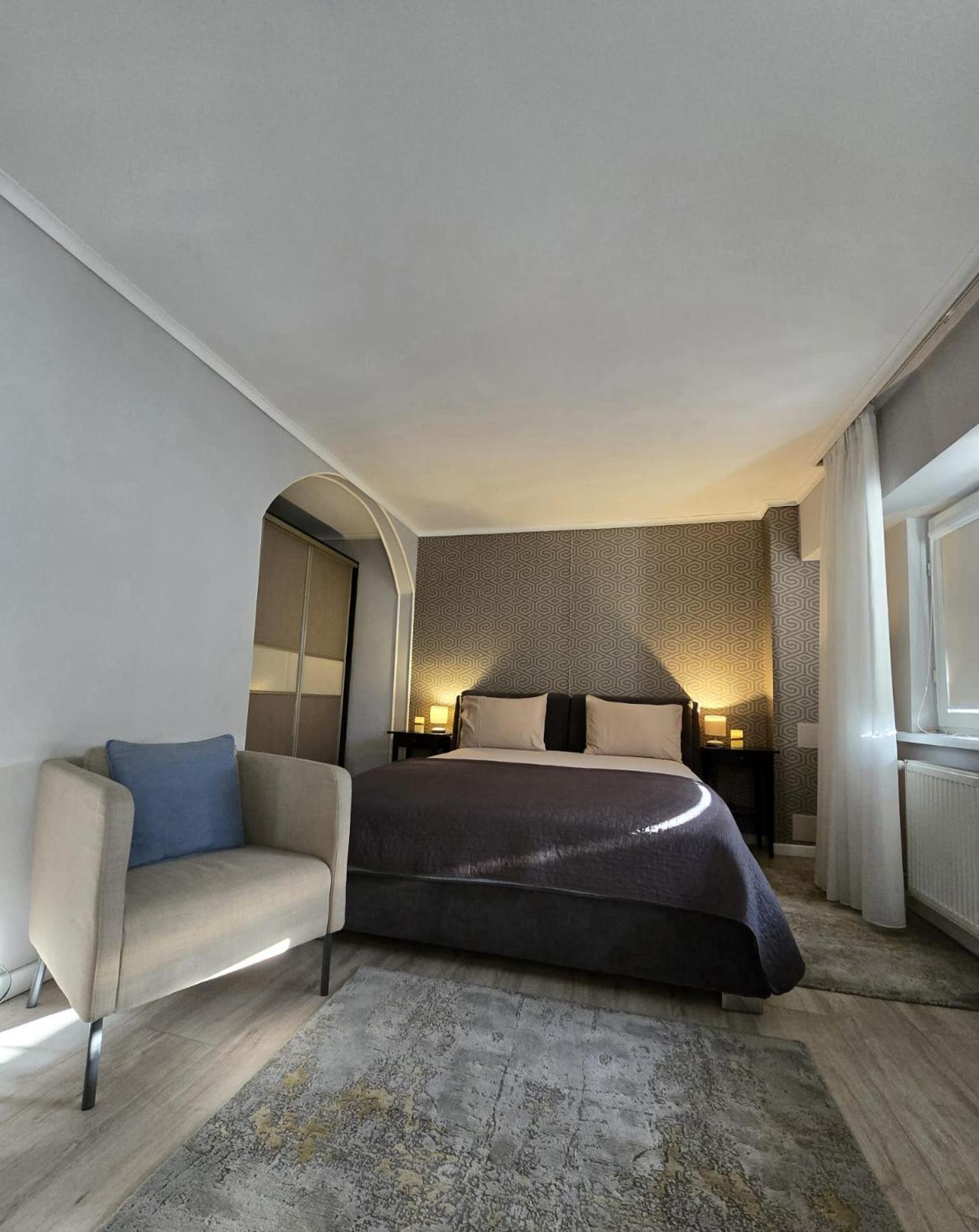 Apartment Romana Lahovary